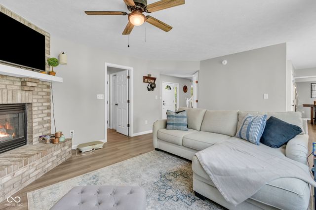 641 Saraina Lane, New Whiteland, IN 46184