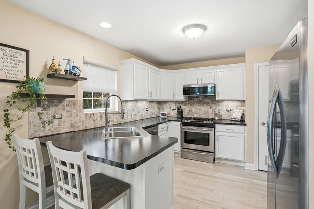 5601 W Sutton Place A, Monee, IL 60449