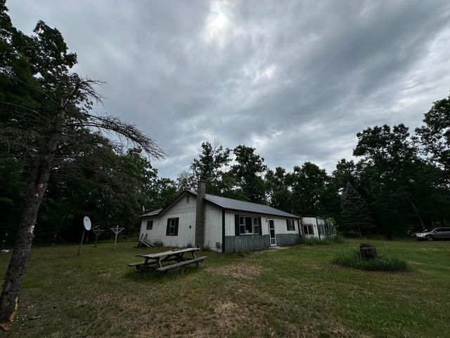 3664 N Hamlock Lane, Peacock Twp, MI 49644