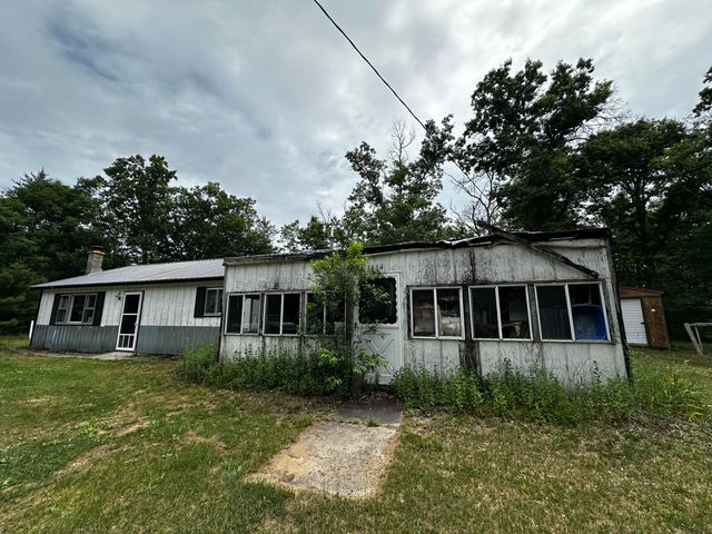 3664 N Hamlock Lane, Peacock Twp, MI 49644