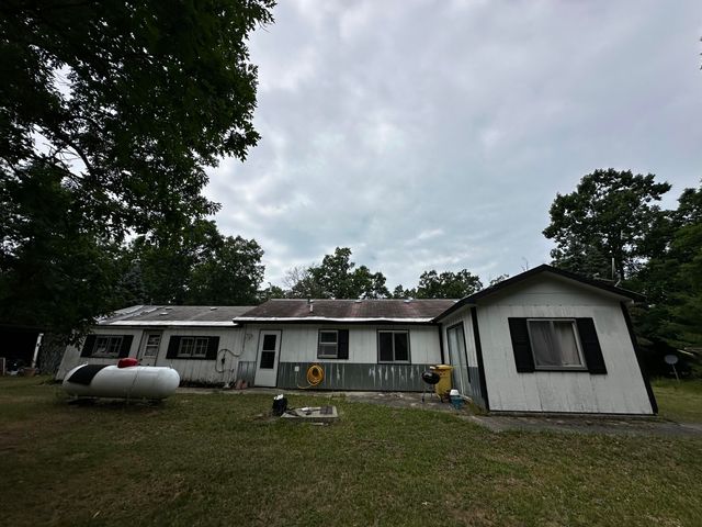 3664 N Hamlock Lane, Peacock Twp, MI 49644