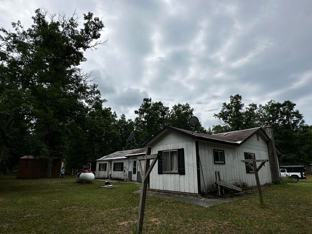 3664 N Hamlock Lane, Peacock Twp, MI 49644