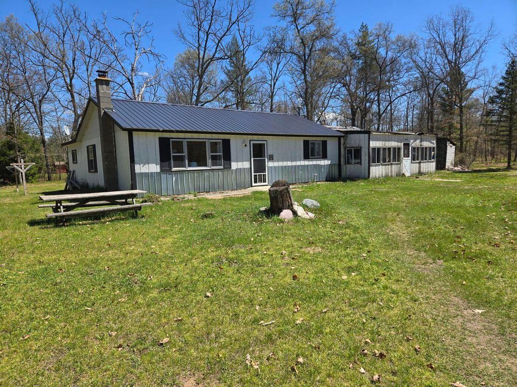 3664 N Hamlock Lane, Peacock Twp, MI 49644