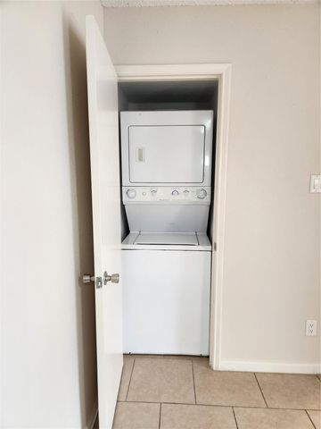 2750 Holly Hall Street 304, Houston, TX 77054