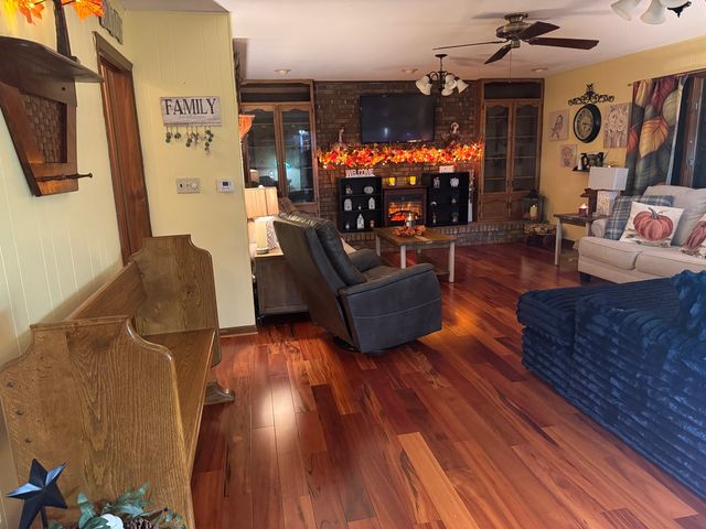 21 Colonial Drive, Clinton, IL 61727