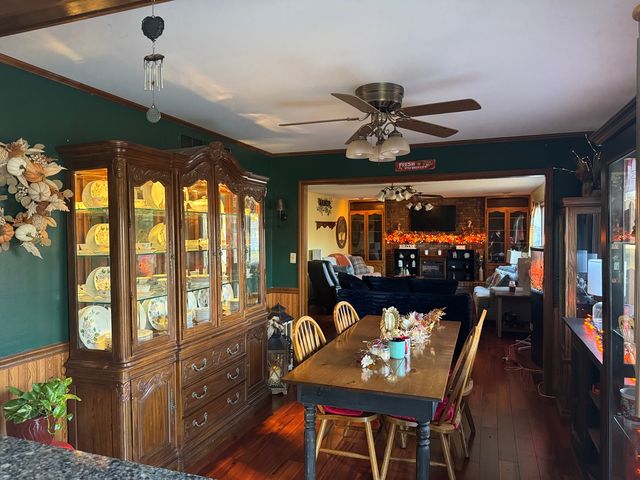 21 Colonial Drive, Clinton, IL 61727