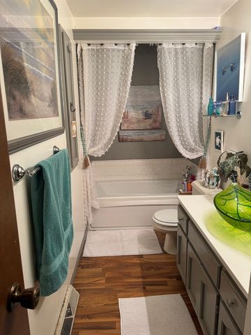 21 Colonial Drive, Clinton, IL 61727