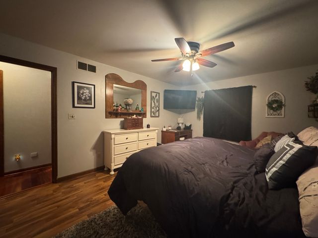 21 Colonial Drive, Clinton, IL 61727