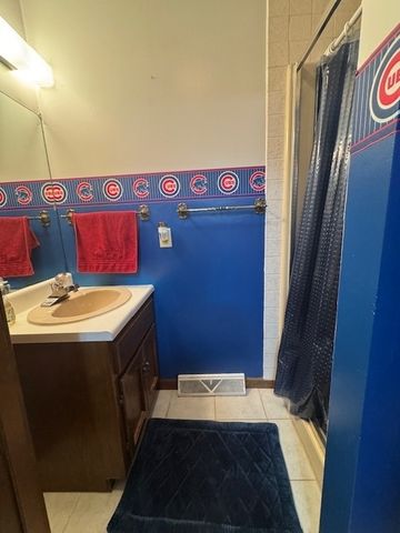 21 Colonial Drive, Clinton, IL 61727