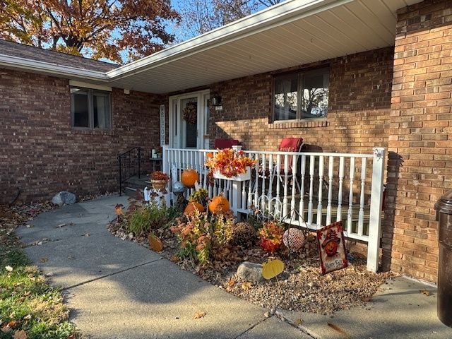 21 Colonial Drive, Clinton, IL 61727