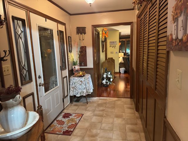 21 Colonial Drive, Clinton, IL 61727