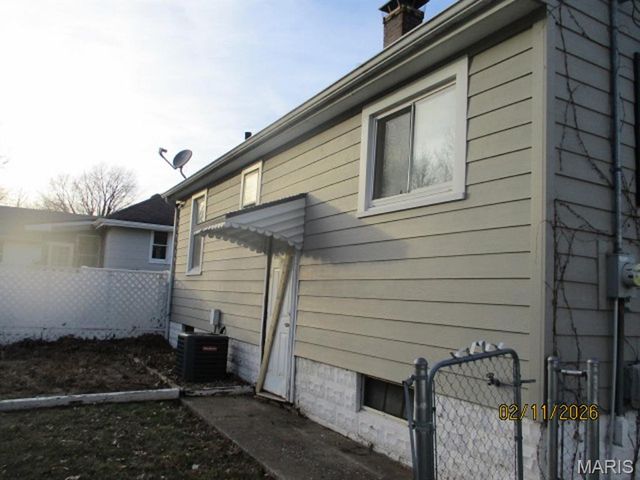 108 S 37th Street, Belleville, IL 62226
