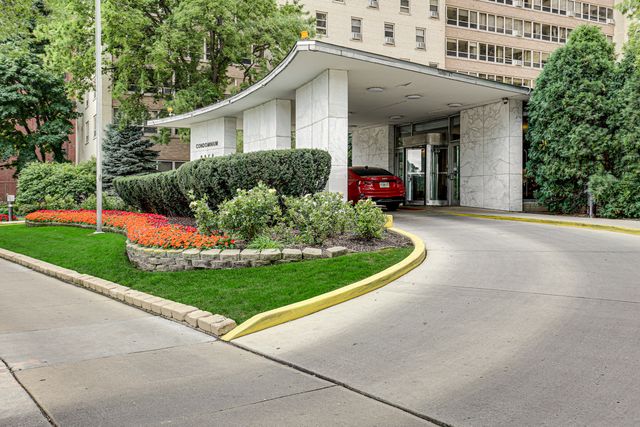 3950 N Lake Shore Drive 1516, Chicago, IL 60613