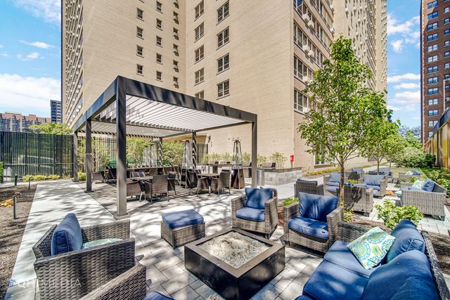 3950 N Lake Shore Drive 1516, Chicago, IL 60613