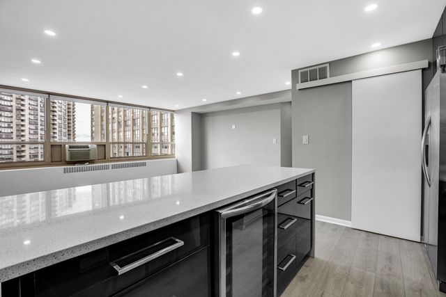3950 N Lake Shore Drive 1516, Chicago, IL 60613