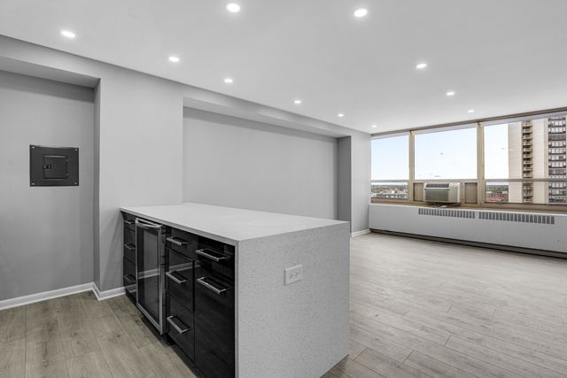3950 N Lake Shore Drive 1516, Chicago, IL 60613