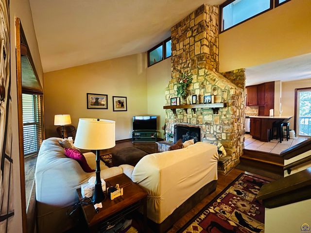 3530 NW 45th Ct, Topeka, KS 66618