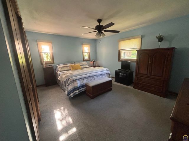 3530 NW 45th Ct, Topeka, KS 66618