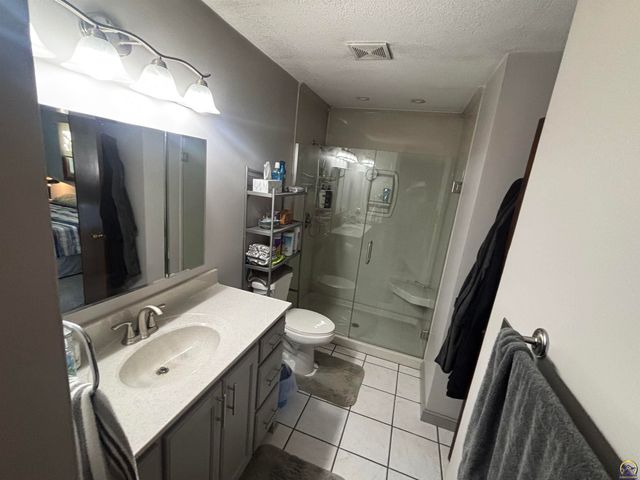 3530 NW 45th Ct, Topeka, KS 66618