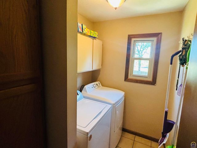 3530 NW 45th Ct, Topeka, KS 66618