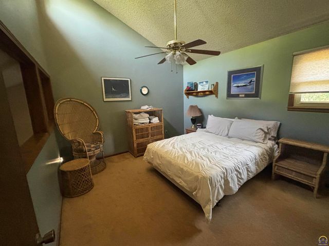 3530 NW 45th Ct, Topeka, KS 66618