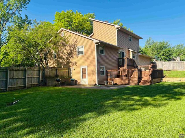 3530 NW 45th Ct, Topeka, KS 66618