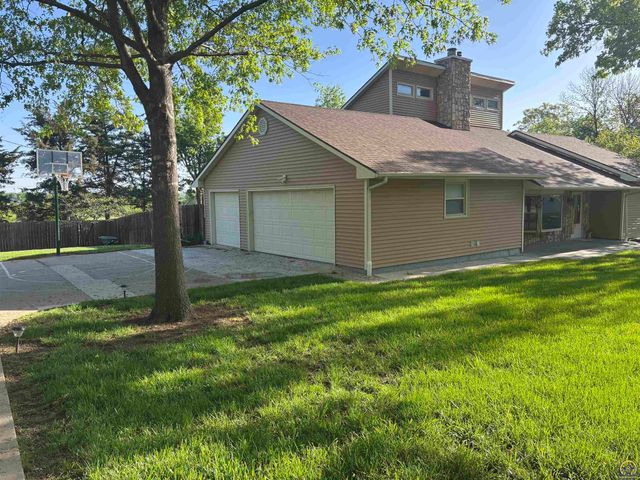 3530 NW 45th Ct, Topeka, KS 66618