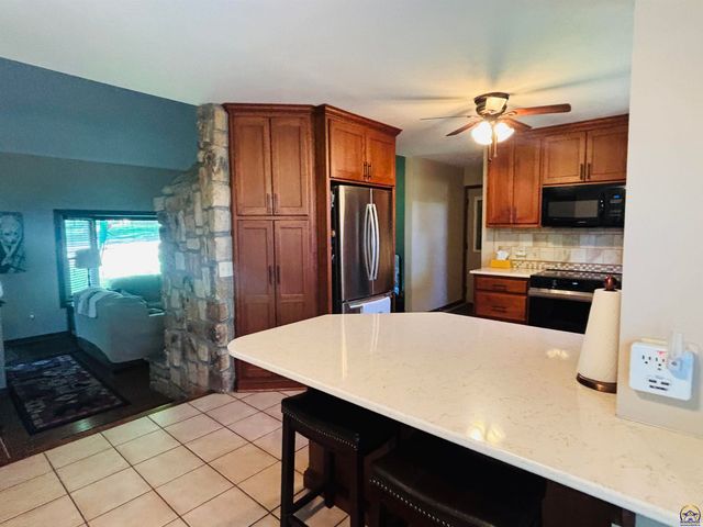 3530 NW 45th Ct, Topeka, KS 66618