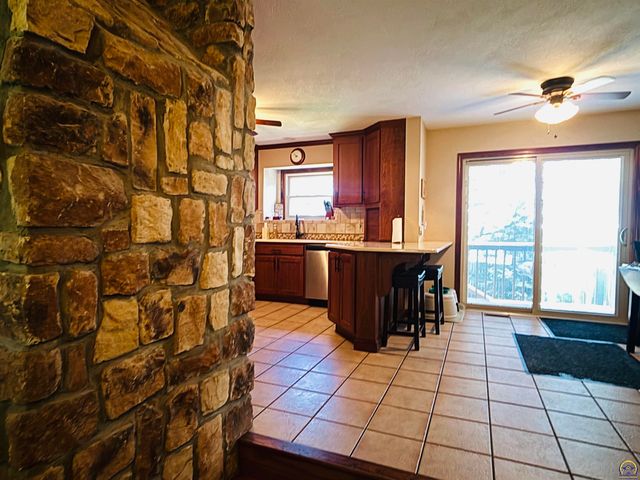 3530 NW 45th Ct, Topeka, KS 66618