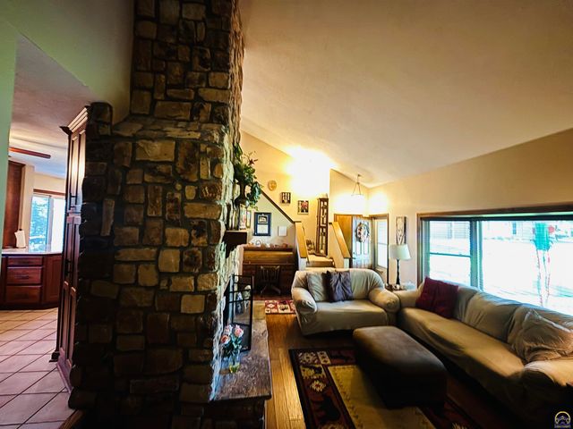3530 NW 45th Ct, Topeka, KS 66618