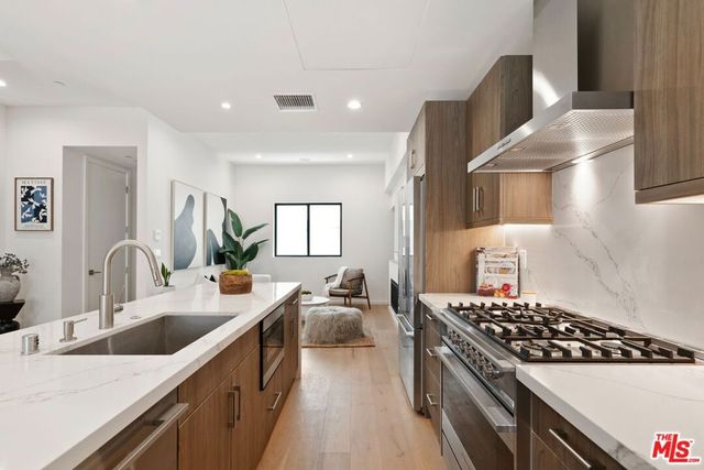 3805 S Verona Court, Los Angeles, CA 90066