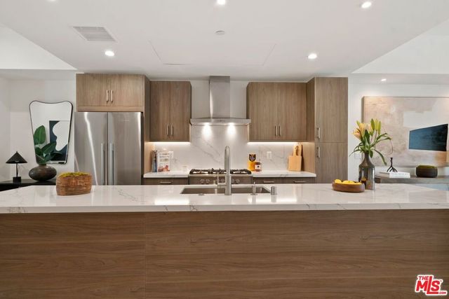 3805 S Verona Court, Los Angeles, CA 90066