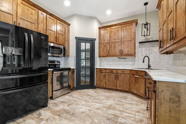 5620 S Winsor Drive, Battlefield, MO 65619