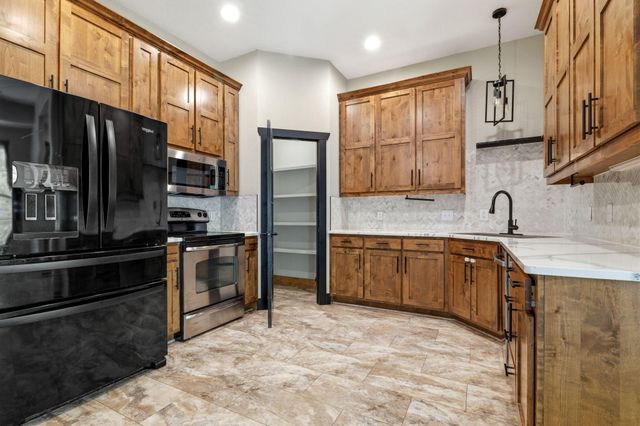 5620 S Winsor Drive, Battlefield, MO 65619