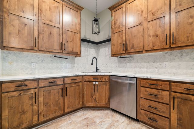 5620 S Winsor Drive, Battlefield, MO 65619