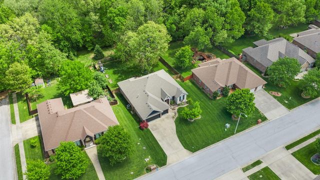 5620 S Winsor Drive, Battlefield, MO 65619