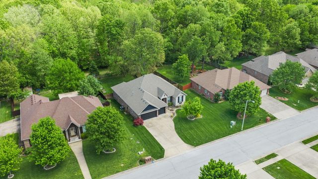 5620 S Winsor Drive, Battlefield, MO 65619