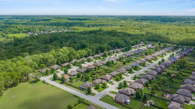 5620 S Winsor Drive, Battlefield, MO 65619