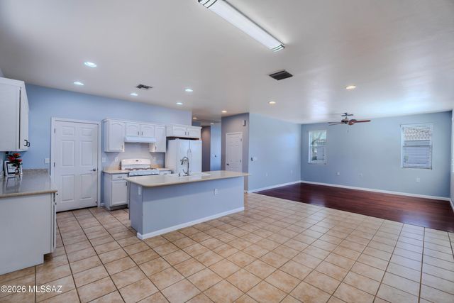 10134 S Azure Surrey Drive, Vail, AZ 85641