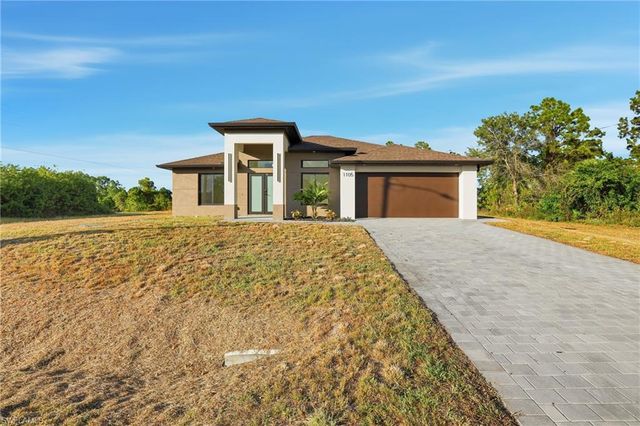 1105 Artic ST E, Lehigh Acres, FL 33974