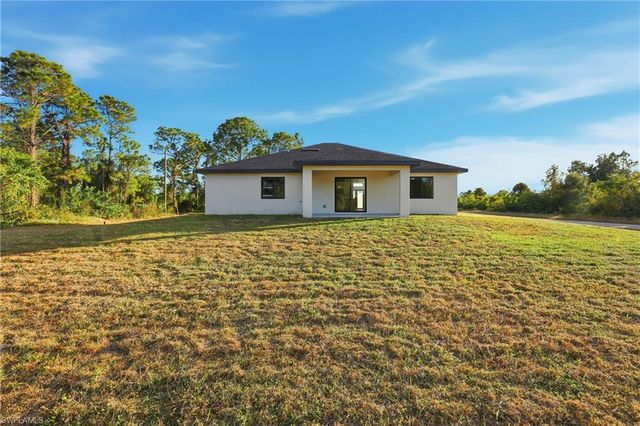 1105 Artic ST E, Lehigh Acres, FL 33974