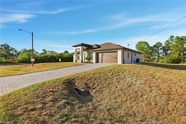 1105 Artic ST E, Lehigh Acres, FL 33974