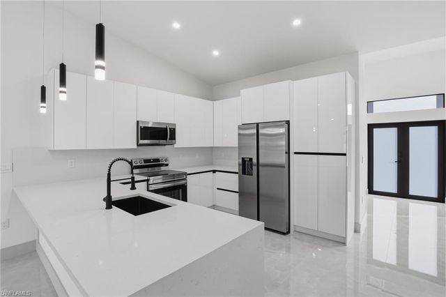 1105 Artic ST E, Lehigh Acres, FL 33974