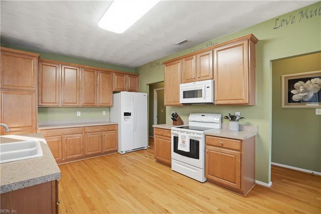 10419 Sylvia CIR, Windsor, VA 23487