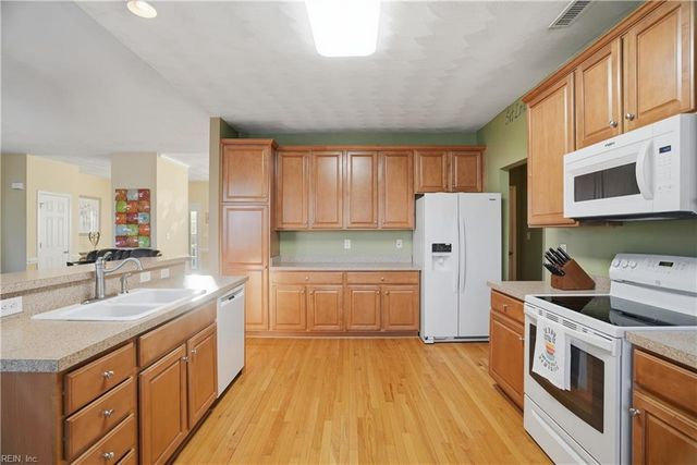 10419 Sylvia CIR, Windsor, VA 23487