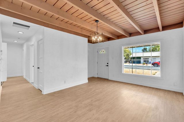 115 W Buckingham, Fresno, CA 93705