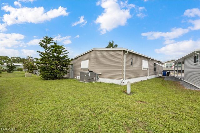 487 Jacklin LN, North Fort Myers, FL 33903