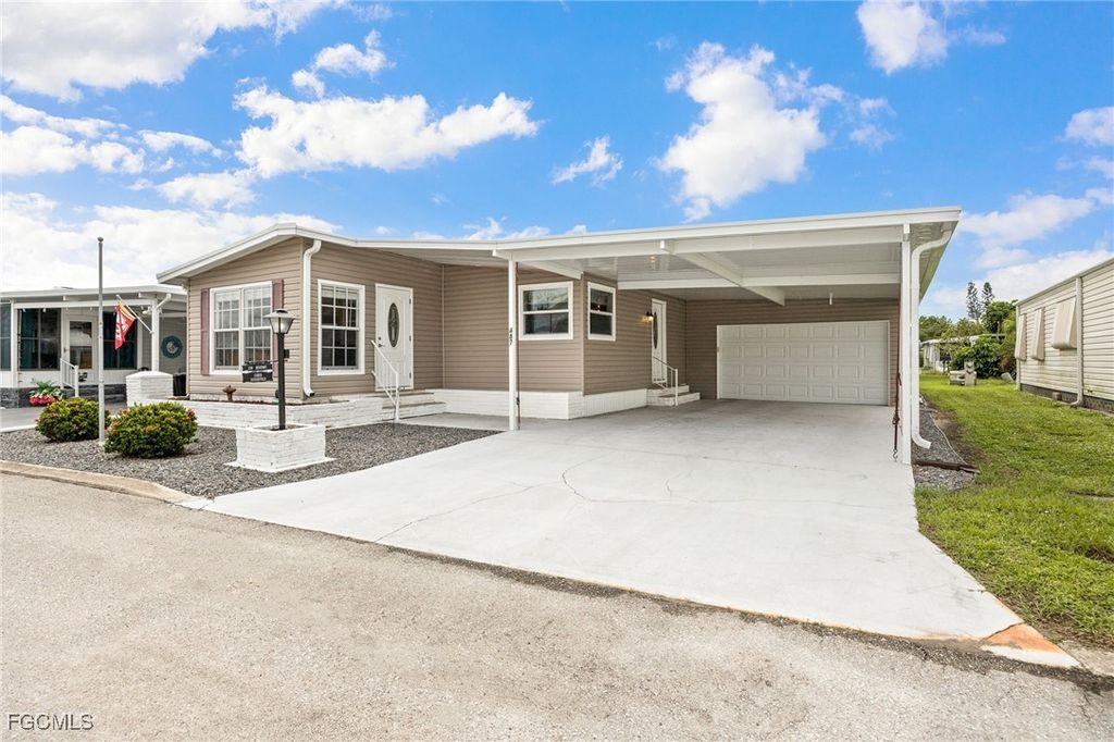 487 Jacklin LN, North Fort Myers, FL 33903