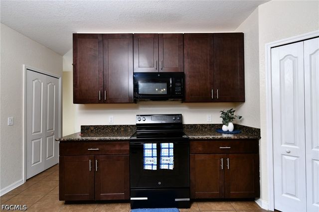 1913 SW 26th TER, Cape Coral, FL 33914