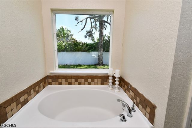 1913 SW 26th TER, Cape Coral, FL 33914